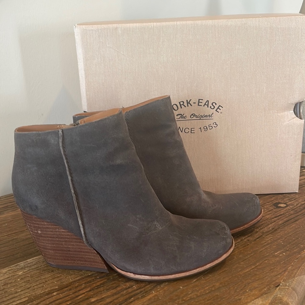 Kork-Ease Natalya taupe (dk grey) suede booties